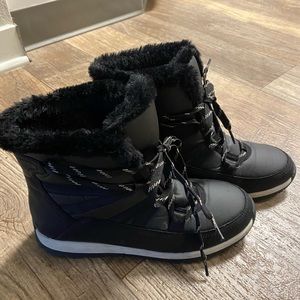 Universal Thread Black Snow Boots Size 8